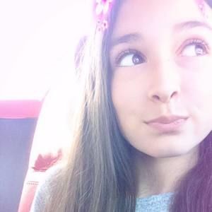 Meet your Posher, Daniela